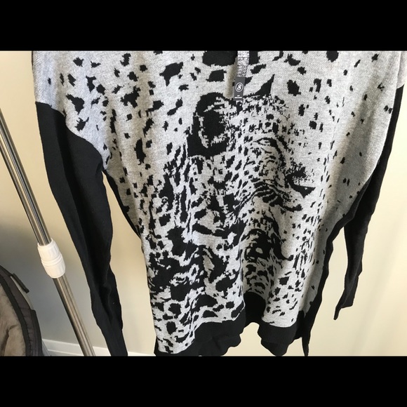 Kensie Tiger Sweater-Size S - Picture 3 of 7